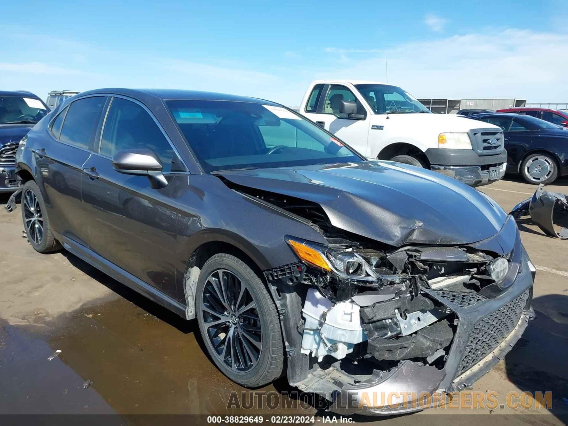 4T1B11HK9JU113047 TOYOTA CAMRY 2018