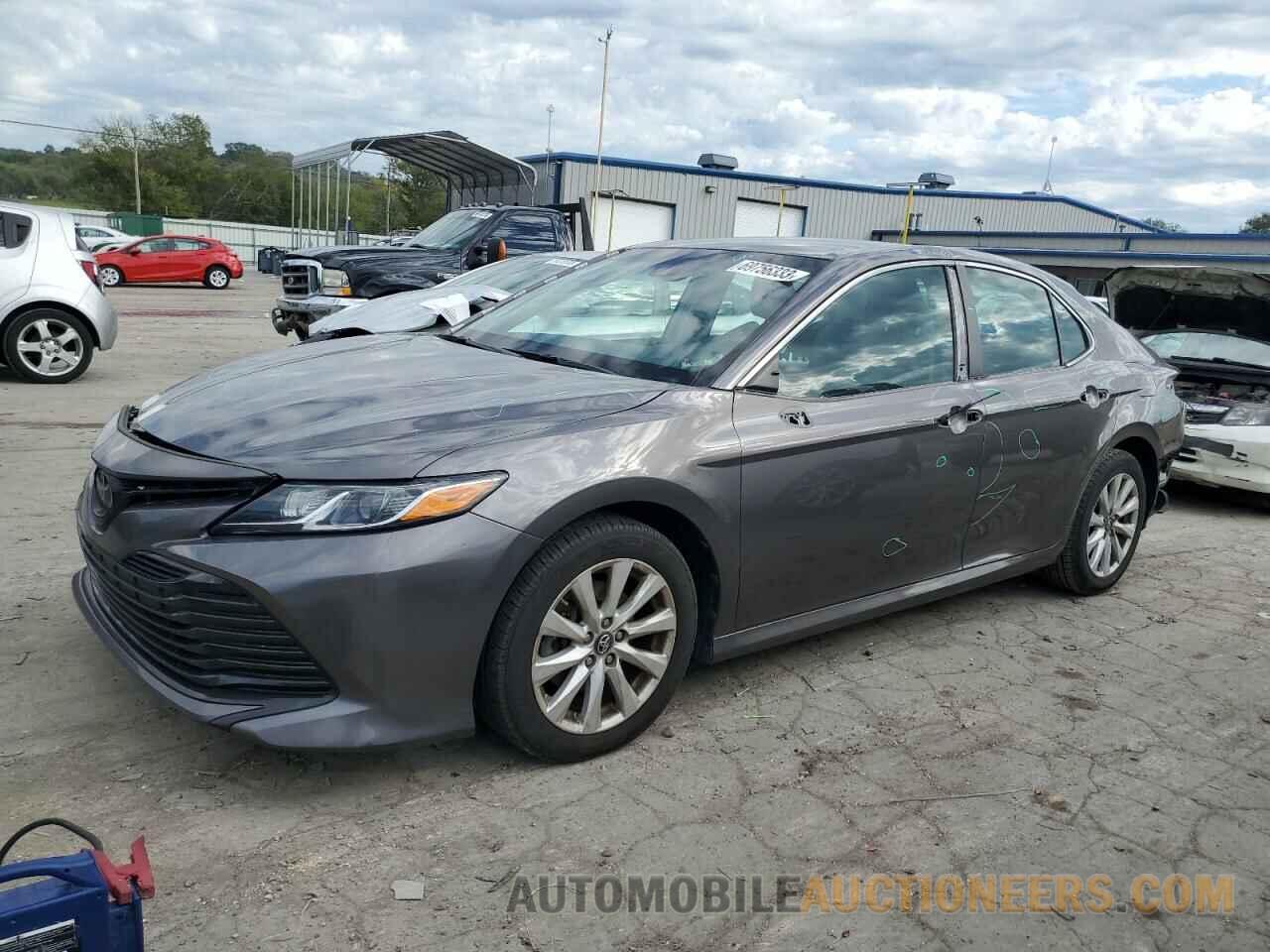 4T1B11HK9JU114585 TOYOTA CAMRY 2018