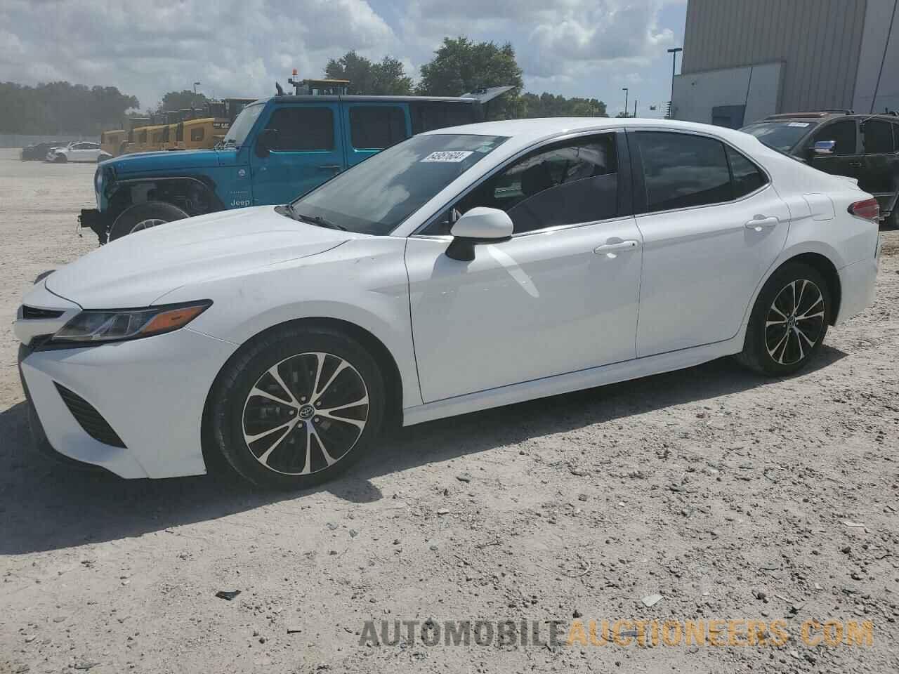 4T1B11HK9JU114702 TOYOTA CAMRY 2018