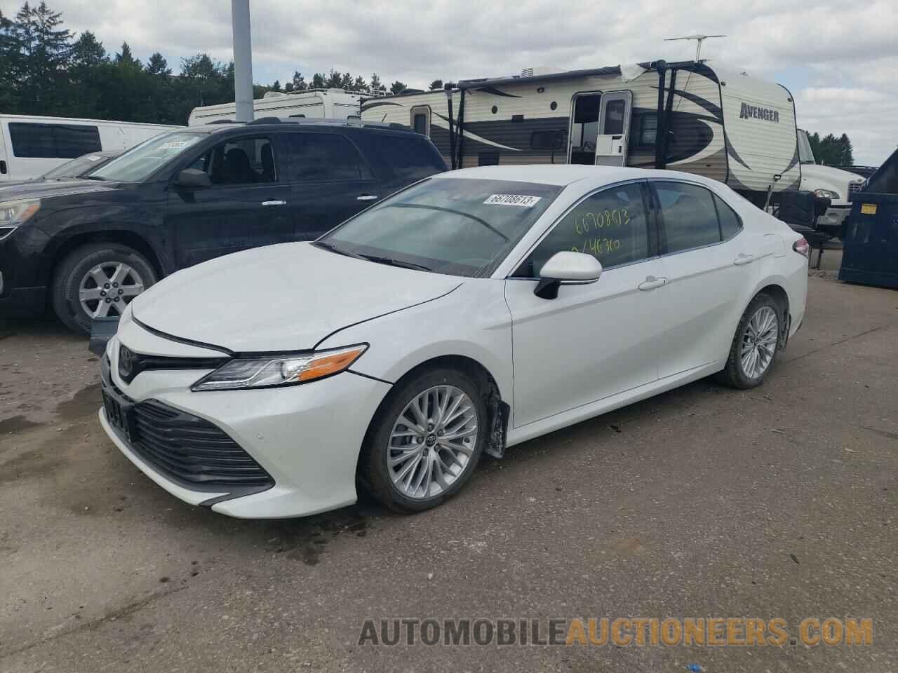 4T1B11HK9JU116370 TOYOTA CAMRY 2018