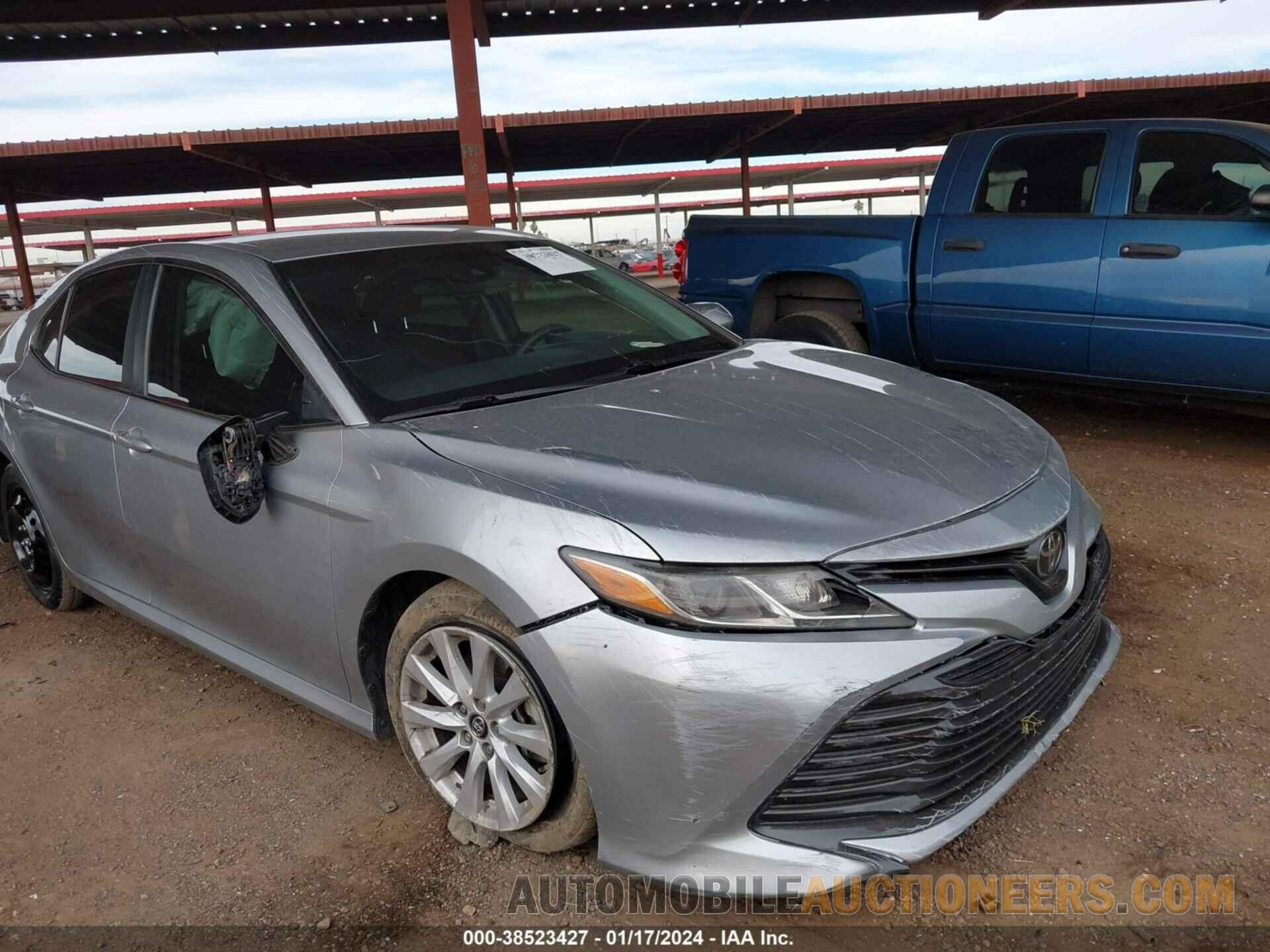 4T1B11HK9JU118121 TOYOTA CAMRY 2018