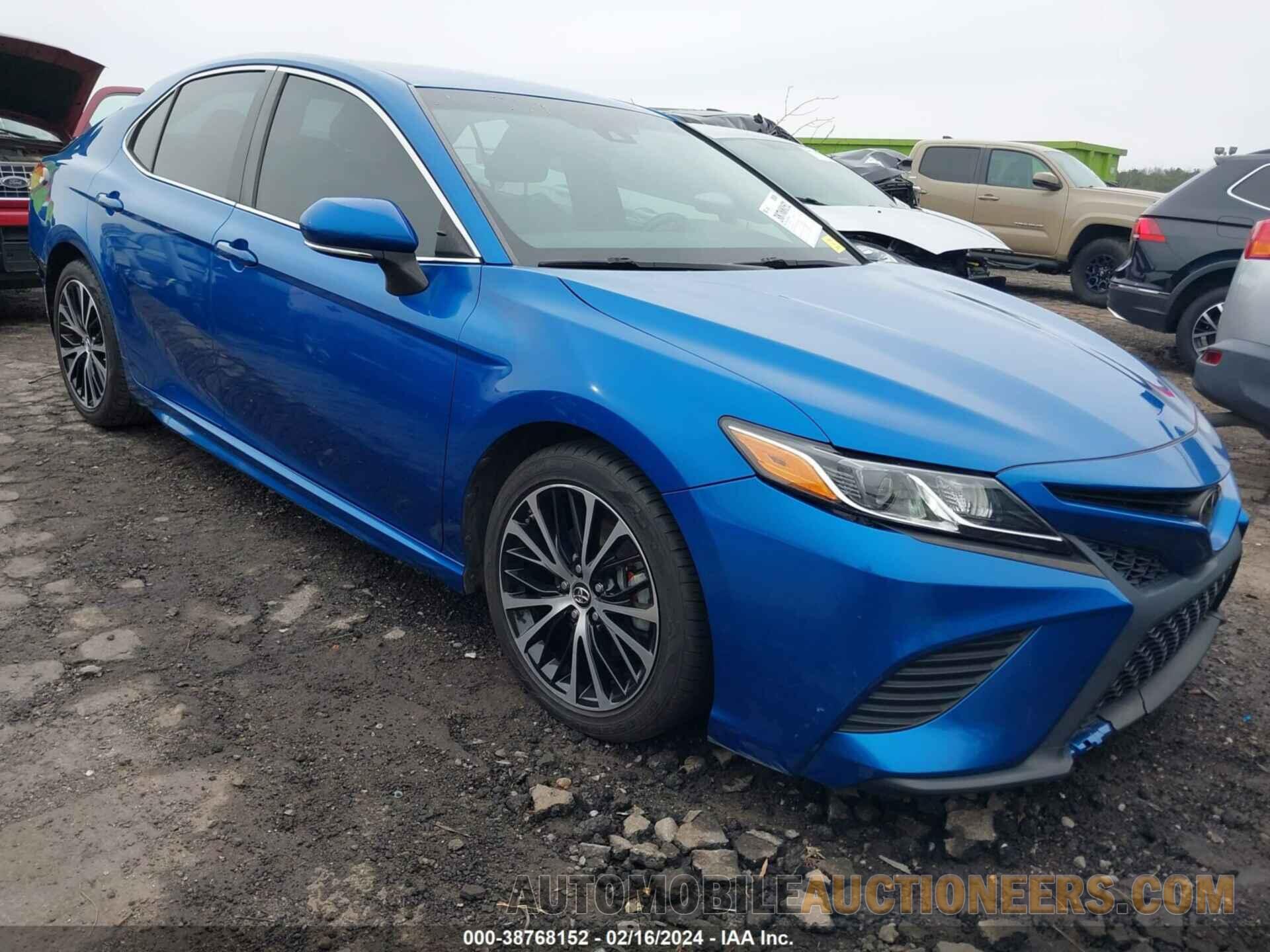 4T1B11HK9JU118300 TOYOTA CAMRY 2018