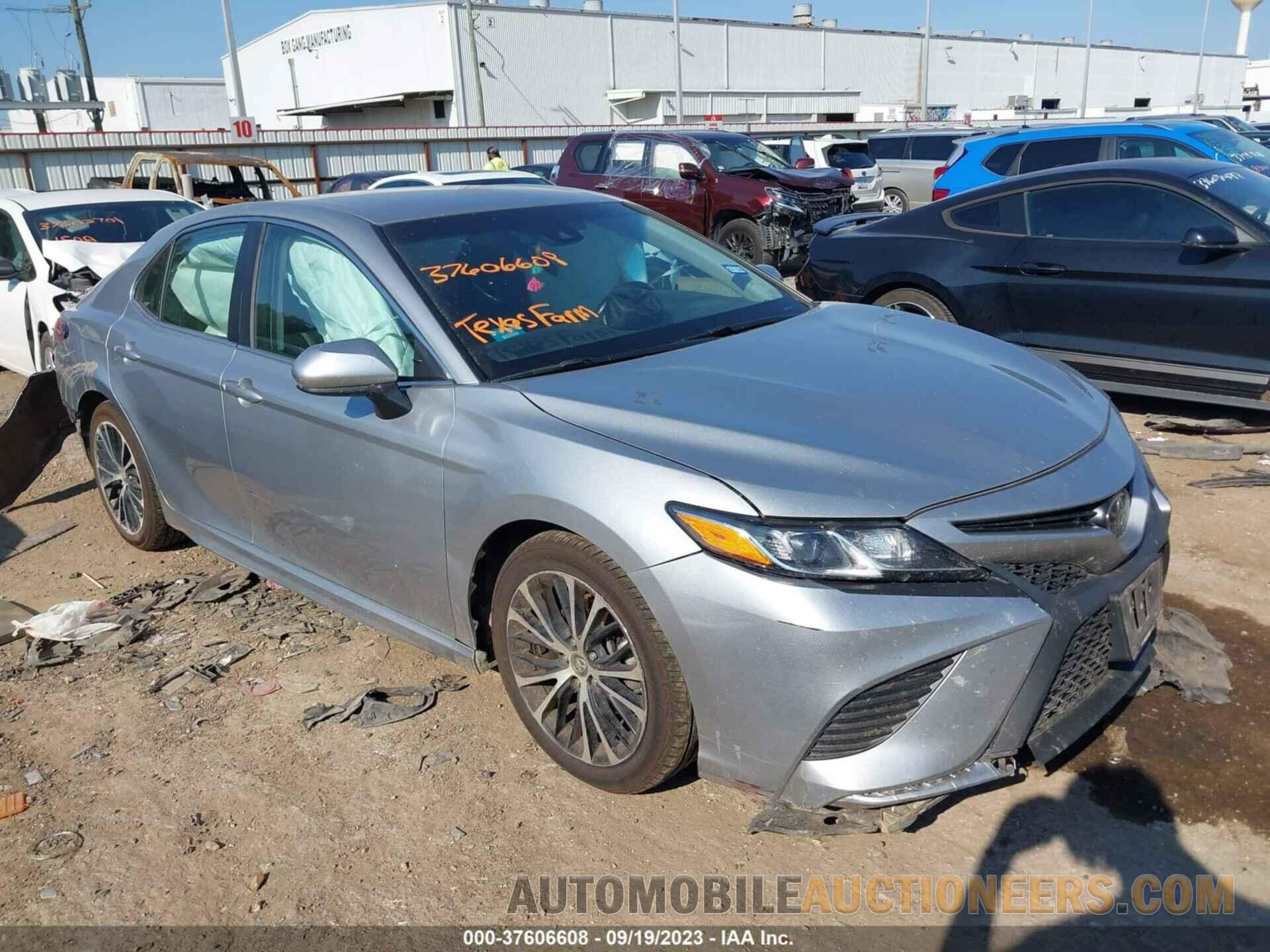 4T1B11HK9JU123982 TOYOTA CAMRY 2018