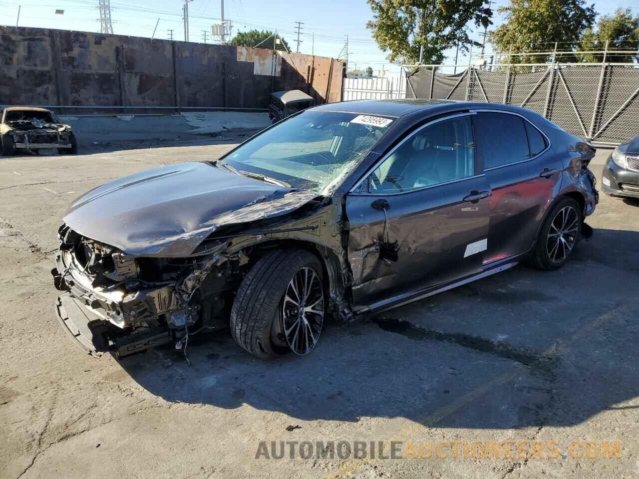 4T1B11HK9JU124212 TOYOTA CAMRY 2018