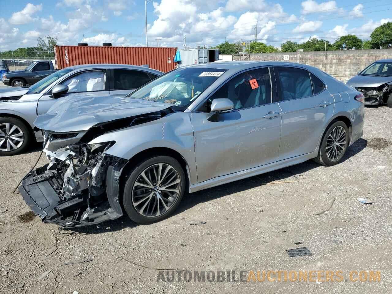 4T1B11HK9JU124338 TOYOTA CAMRY 2018