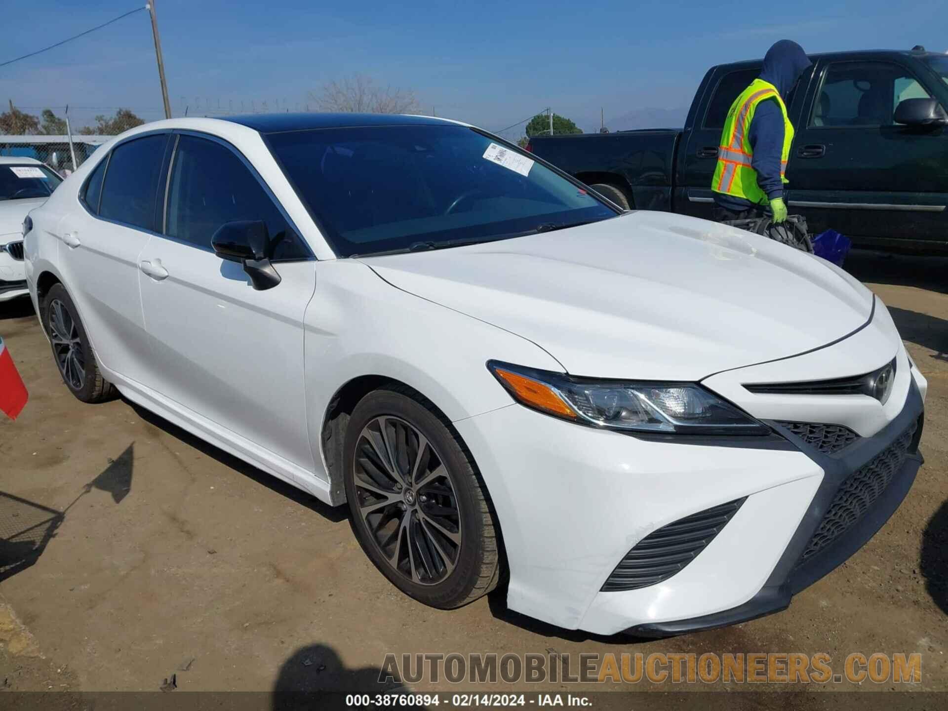 4T1B11HK9JU130527 TOYOTA CAMRY 2018