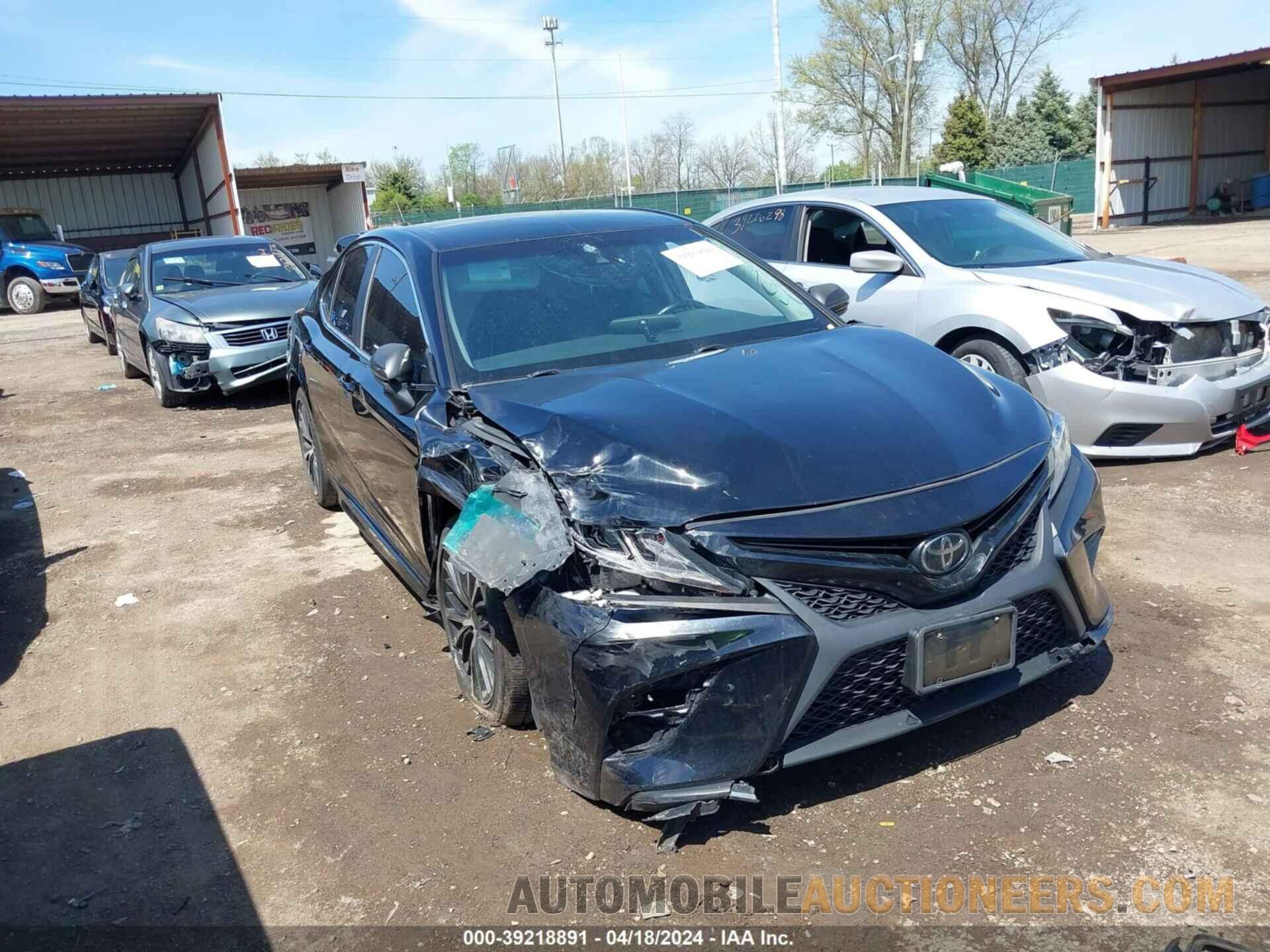 4T1B11HK9JU131564 TOYOTA CAMRY 2018