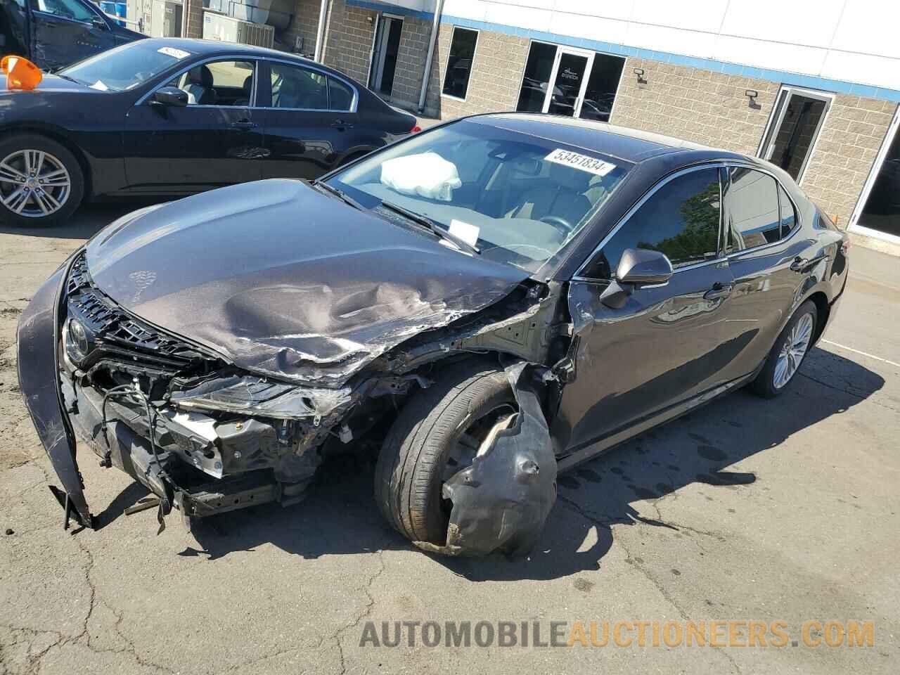 4T1B11HK9JU135582 TOYOTA CAMRY 2018