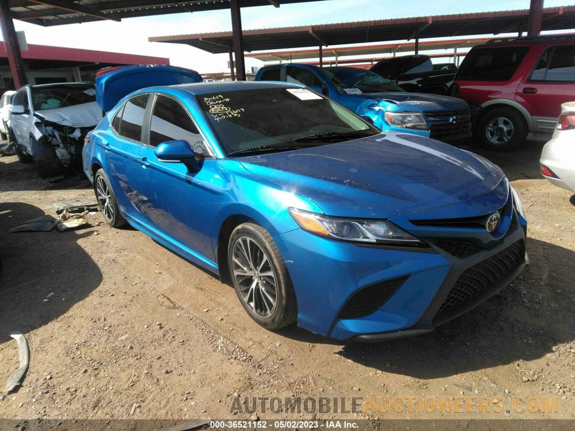 4T1B11HK9JU136117 TOYOTA CAMRY 2018