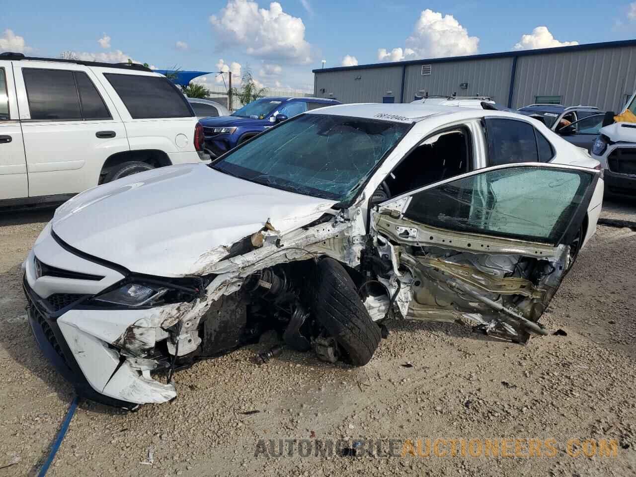 4T1B11HK9JU136392 TOYOTA CAMRY 2018