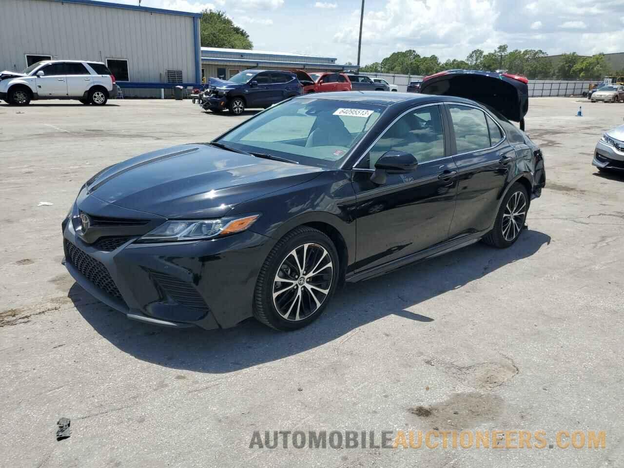 4T1B11HK9JU138935 TOYOTA CAMRY 2018