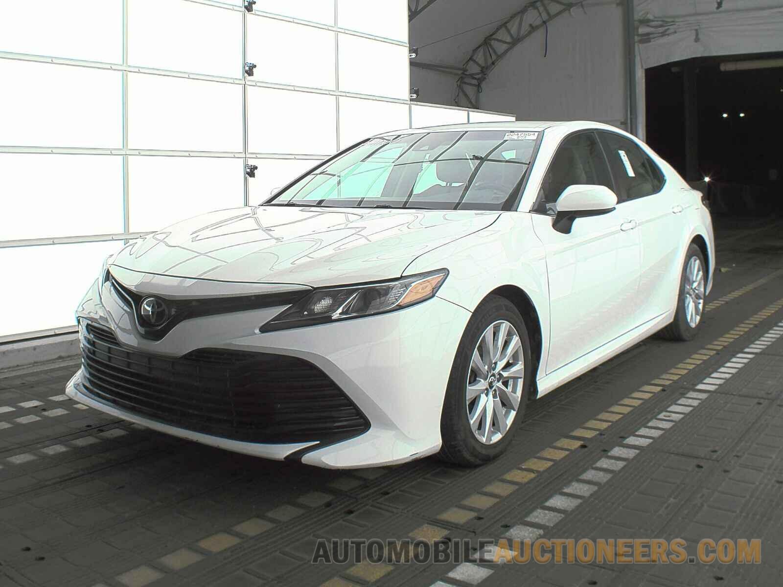 4T1B11HK9JU139020 Toyota Camry 2018