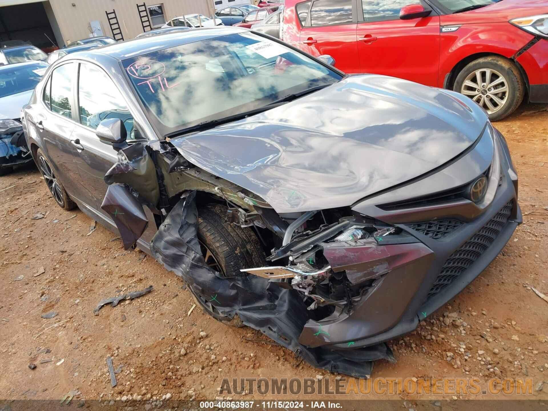 4T1B11HK9JU143732 TOYOTA CAMRY 2018