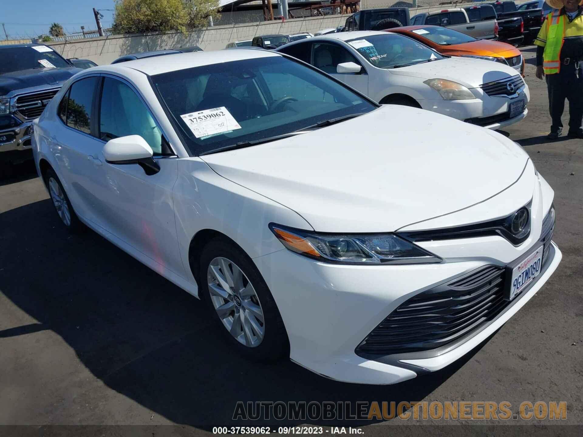 4T1B11HK9JU145674 TOYOTA CAMRY 2018