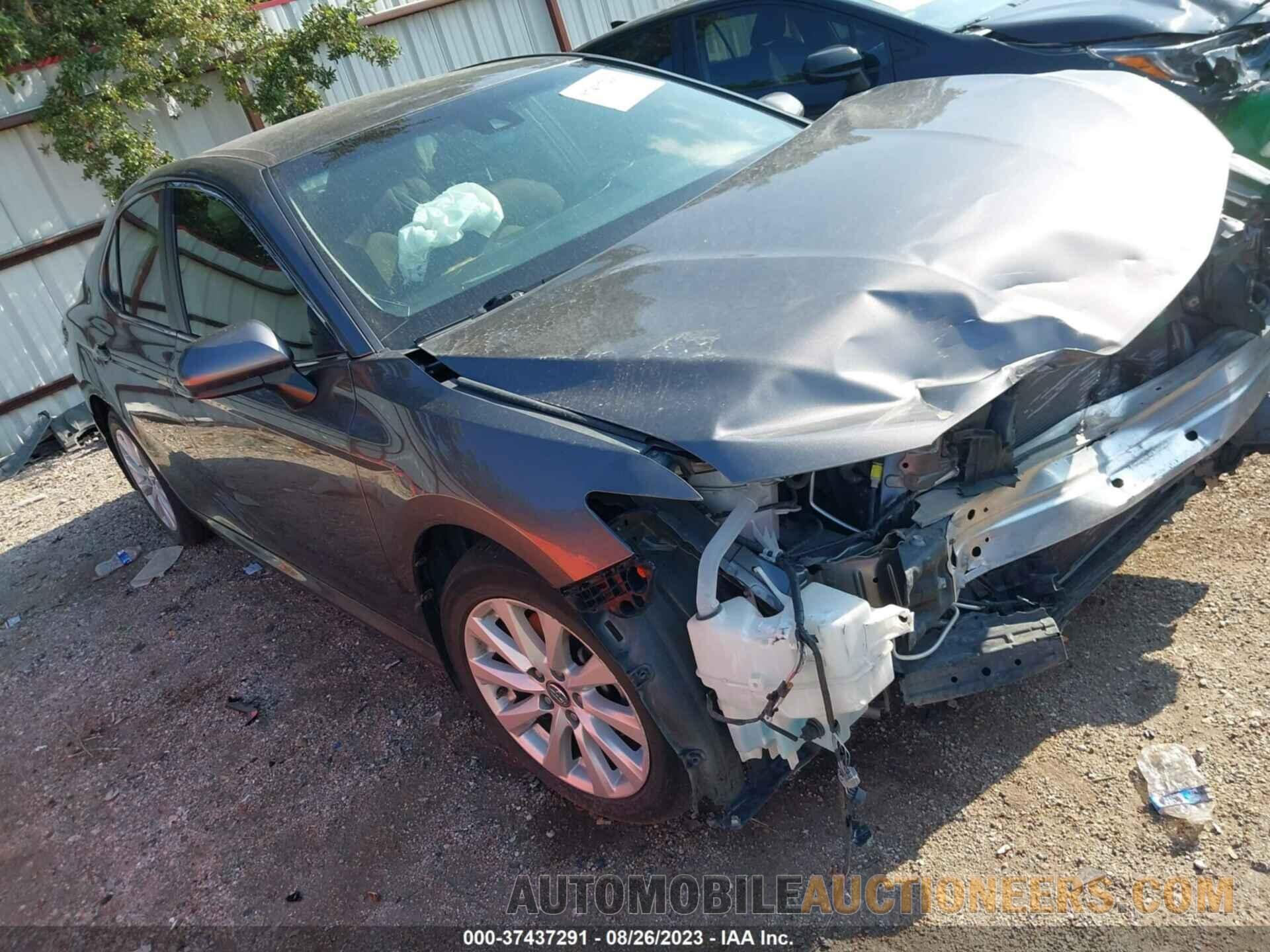 4T1B11HK9JU148879 TOYOTA CAMRY 2018