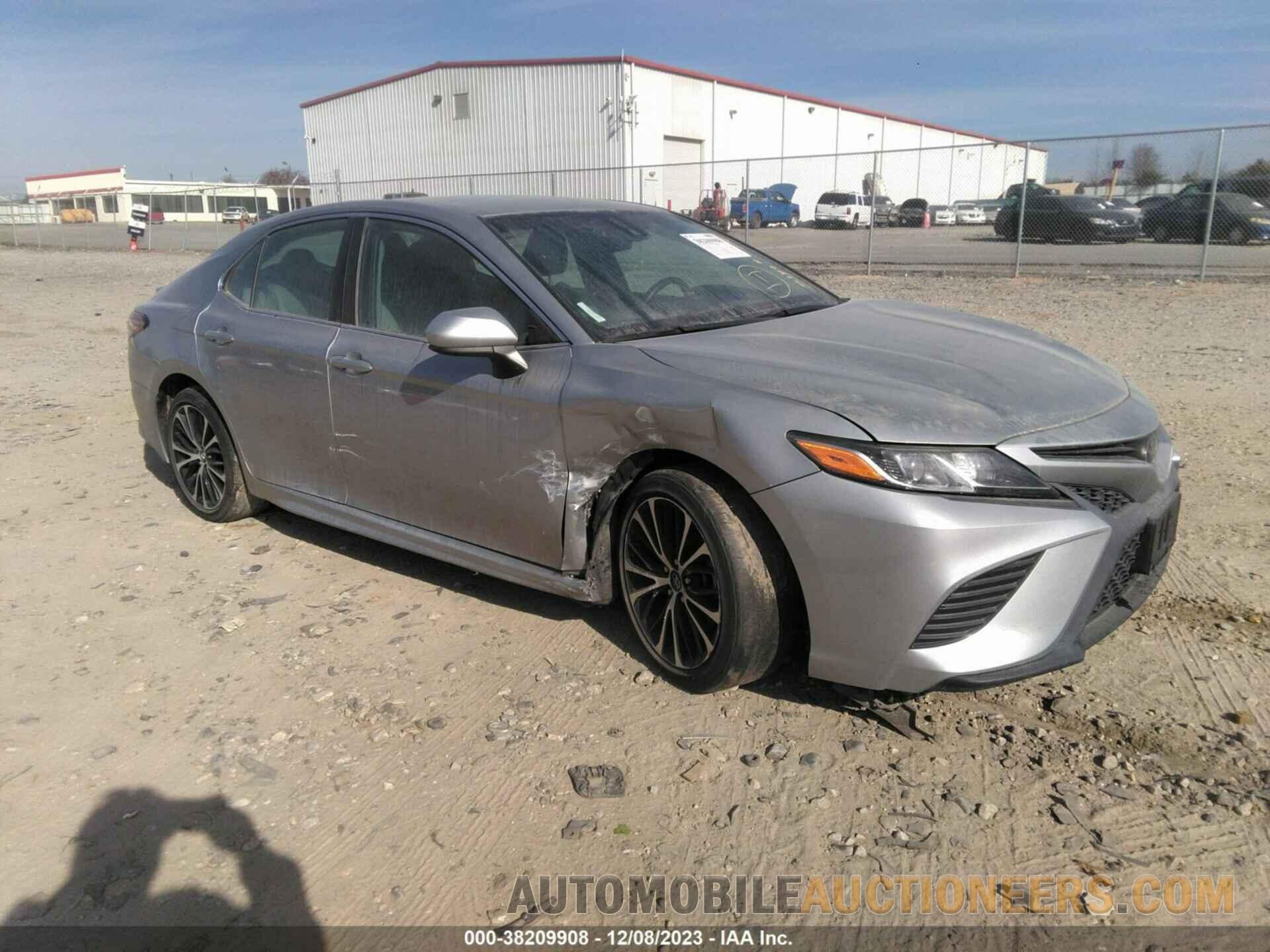 4T1B11HK9JU152317 TOYOTA CAMRY 2018