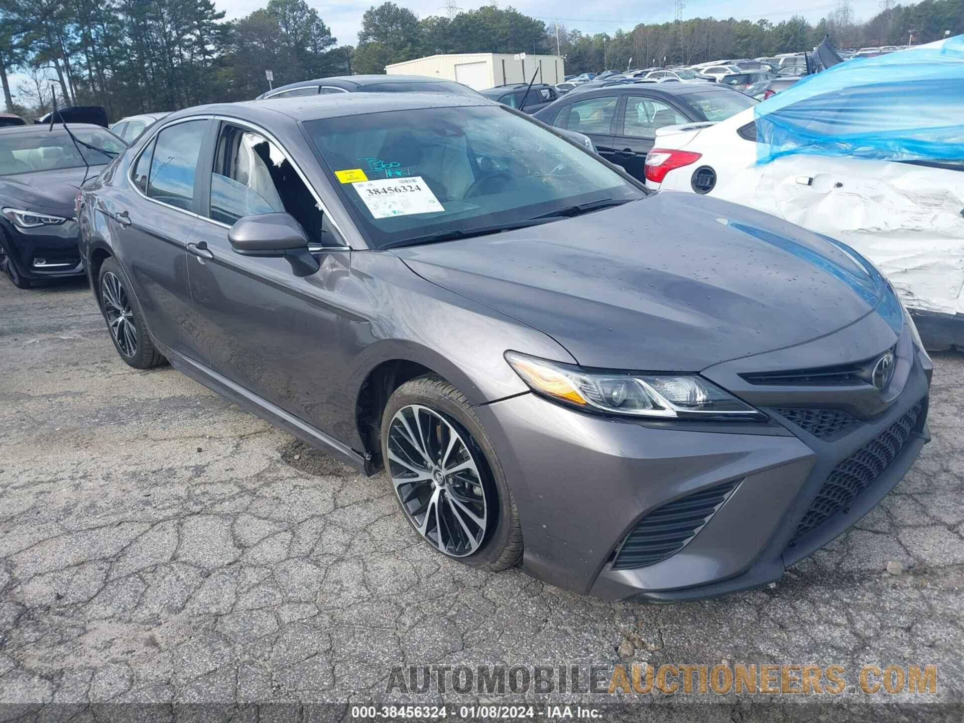 4T1B11HK9JU158683 TOYOTA CAMRY 2018