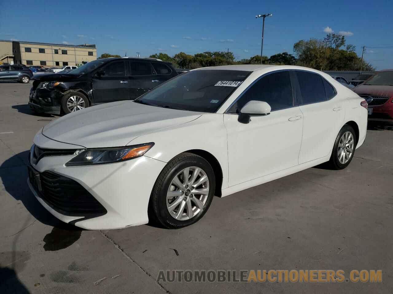 4T1B11HK9JU500889 TOYOTA CAMRY 2018