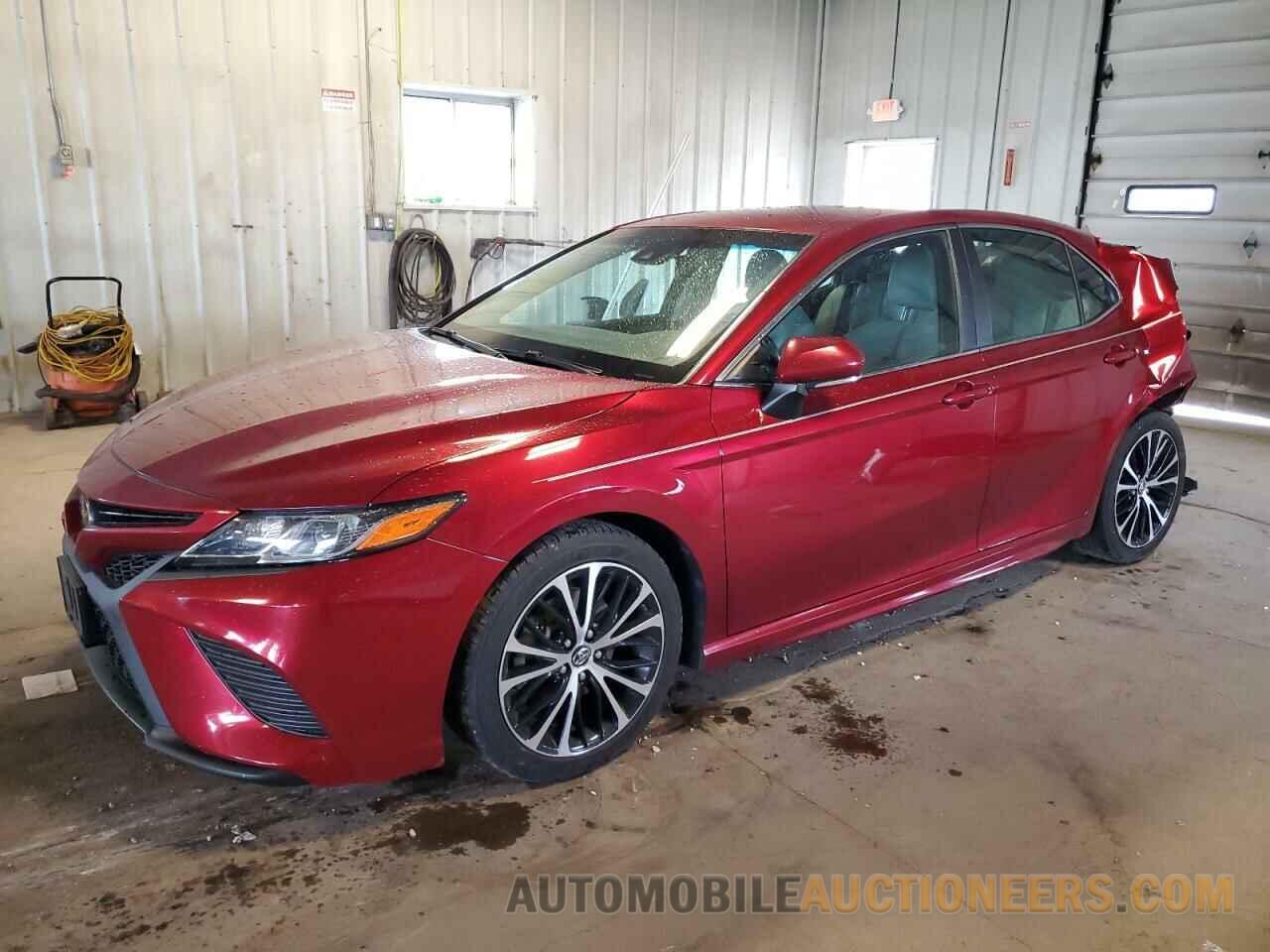 4T1B11HK9JU504070 TOYOTA CAMRY 2018