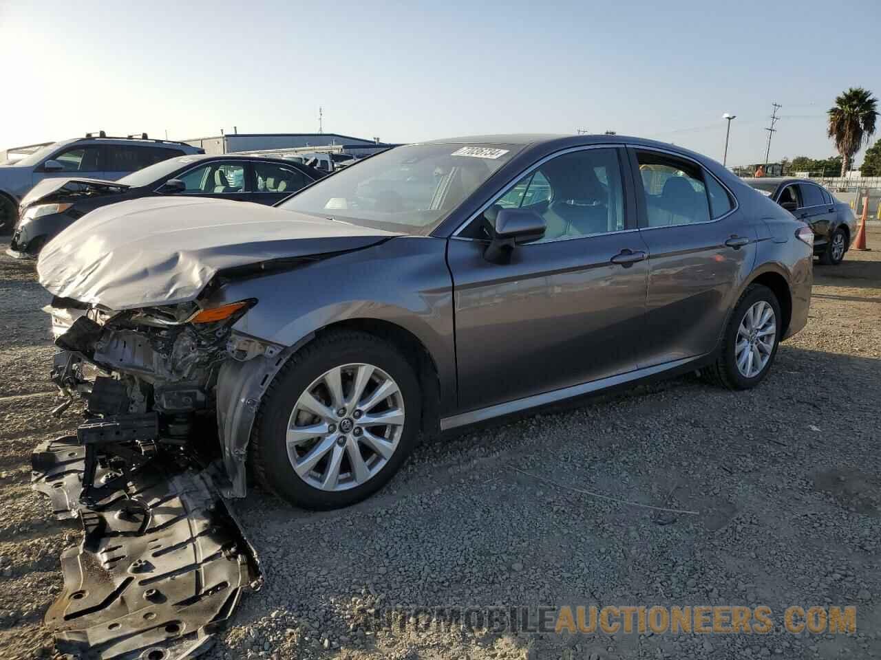 4T1B11HK9JU506322 TOYOTA CAMRY 2018