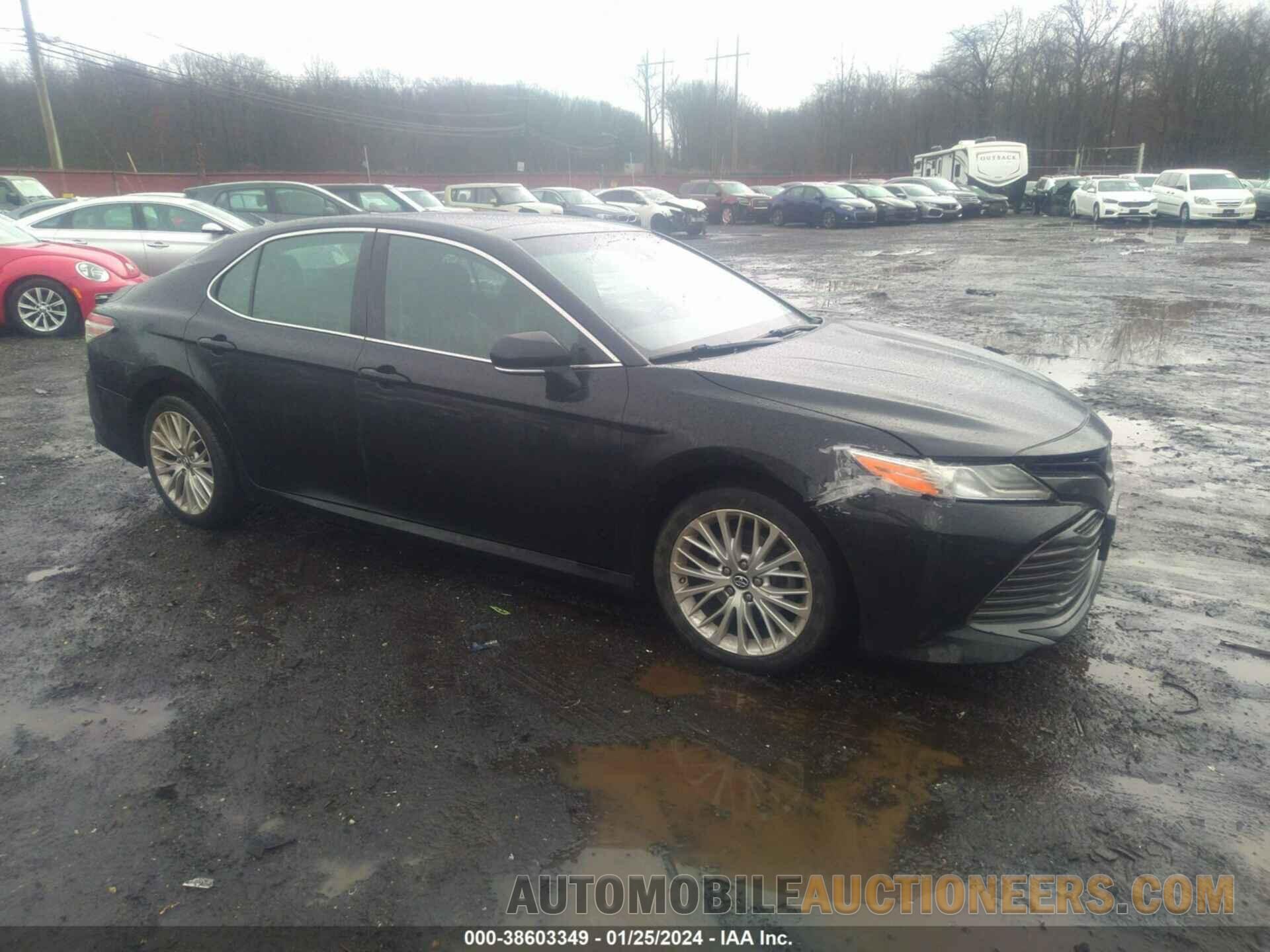 4T1B11HK9JU508880 TOYOTA CAMRY 2018