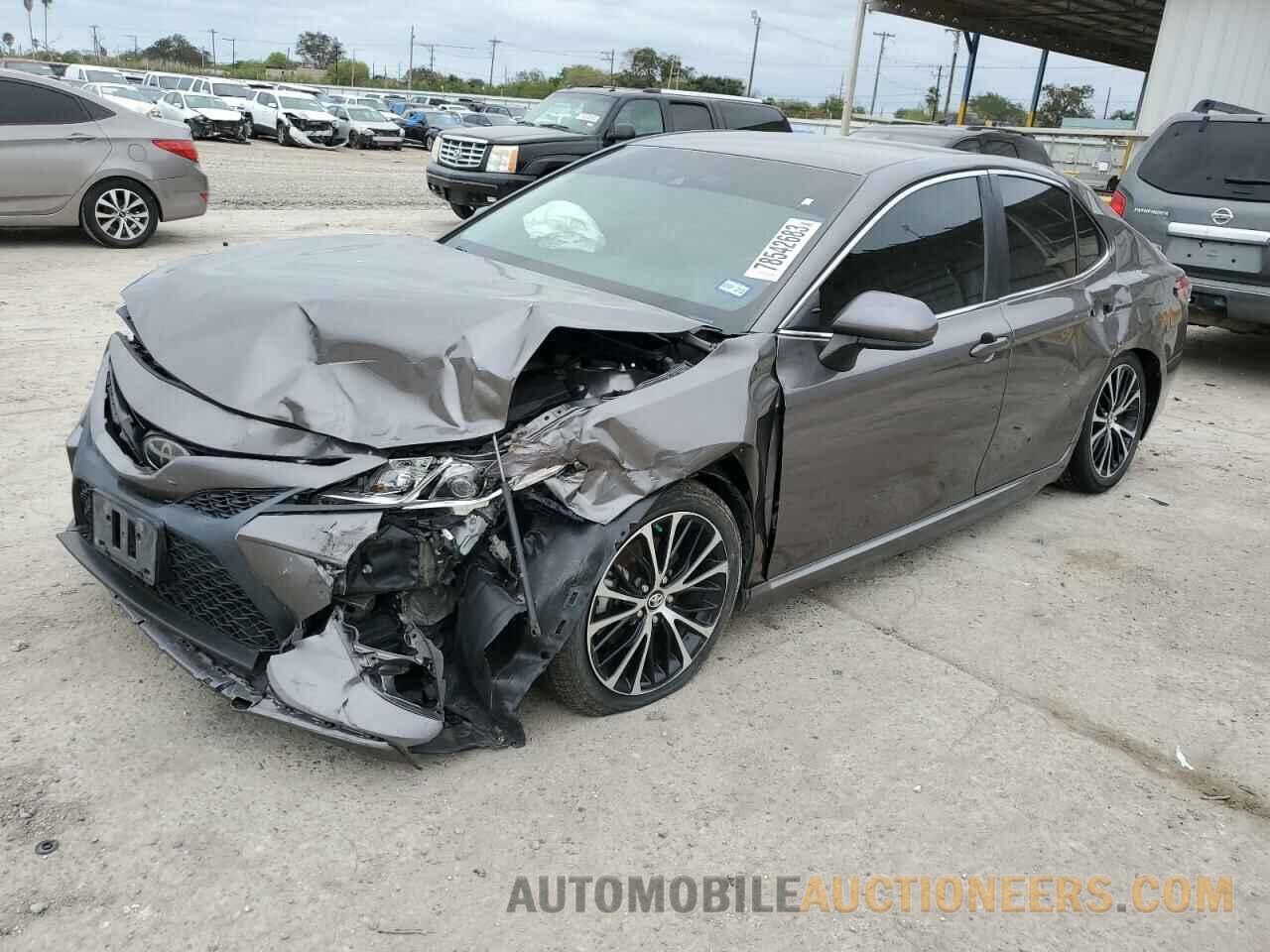 4T1B11HK9JU511360 TOYOTA CAMRY 2018