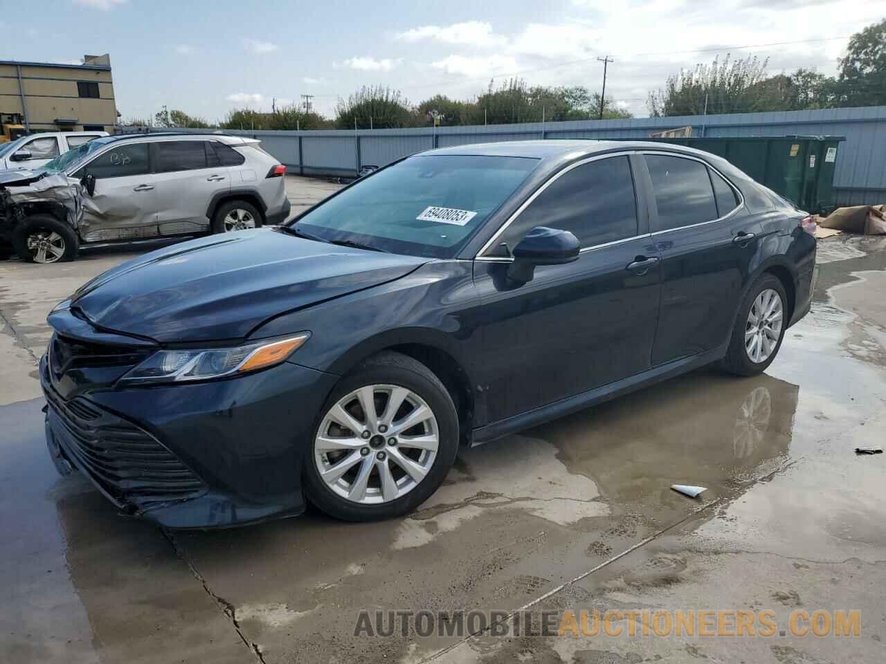 4T1B11HK9JU513965 TOYOTA CAMRY 2018