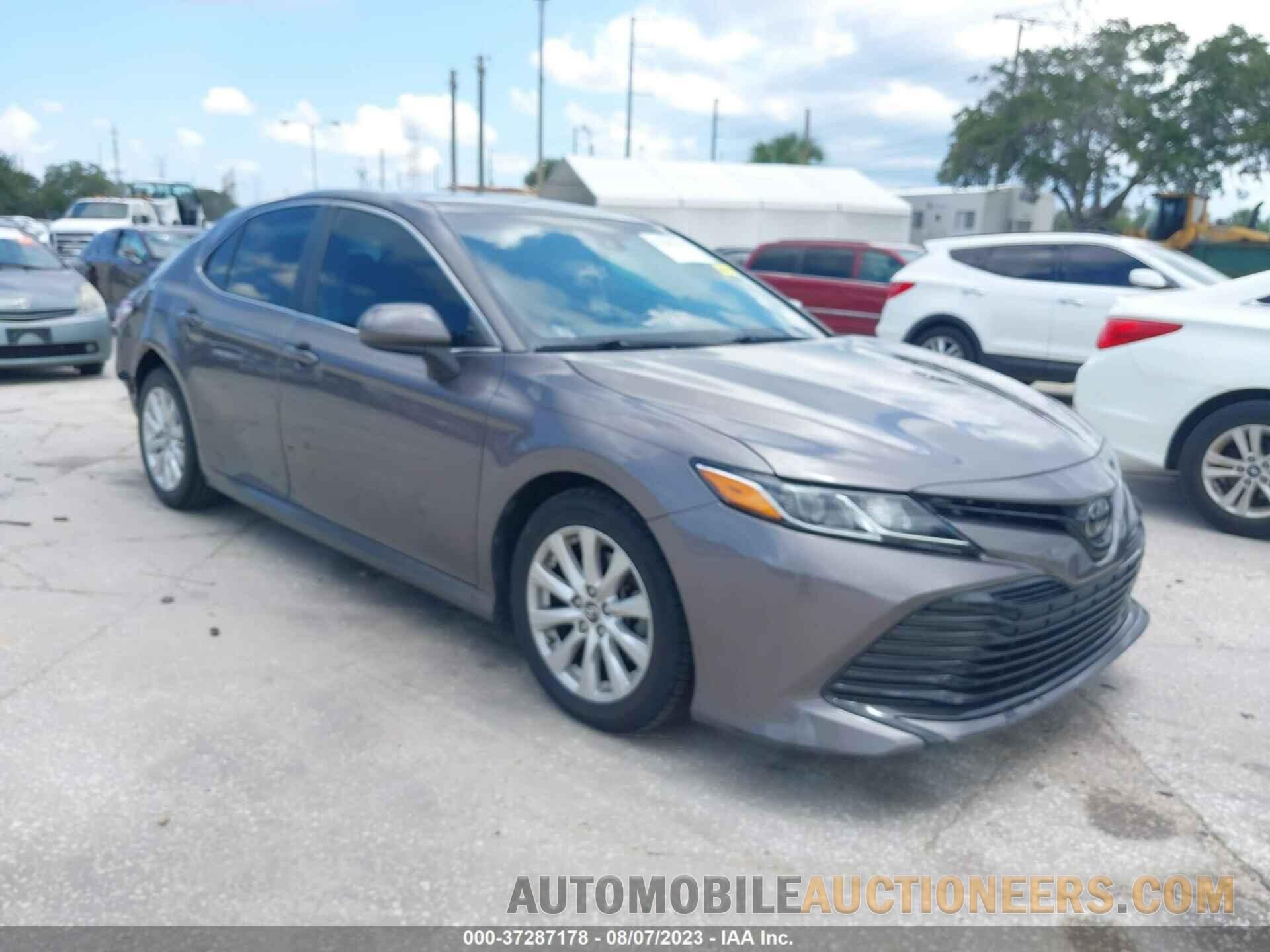 4T1B11HK9JU516932 TOYOTA CAMRY 2018