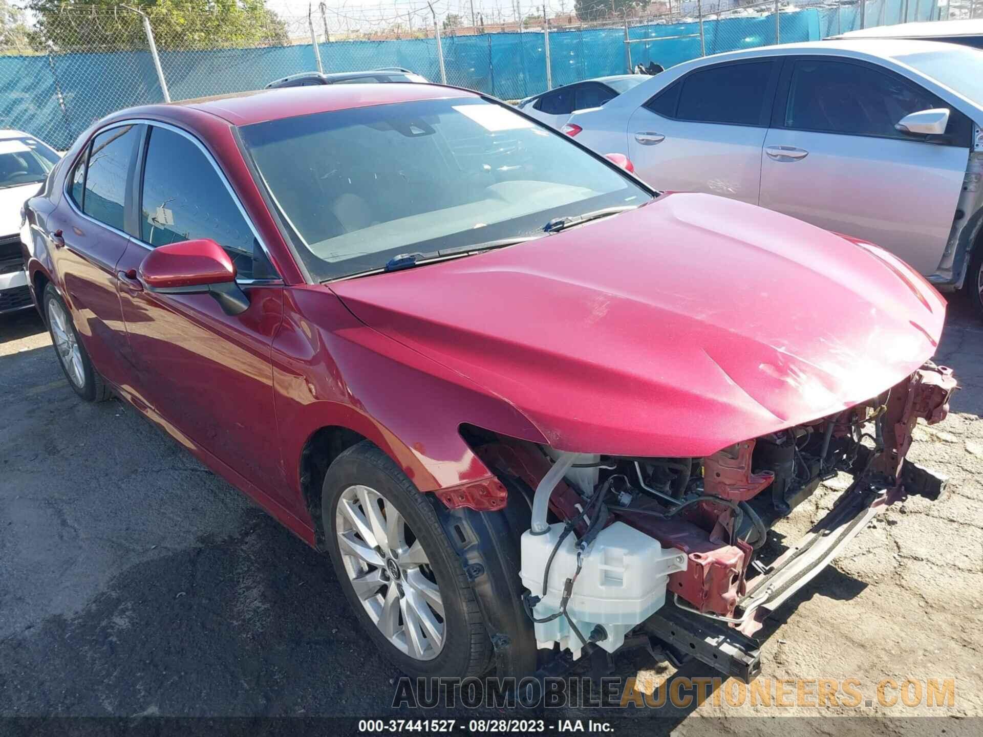 4T1B11HK9JU520088 TOYOTA CAMRY 2018