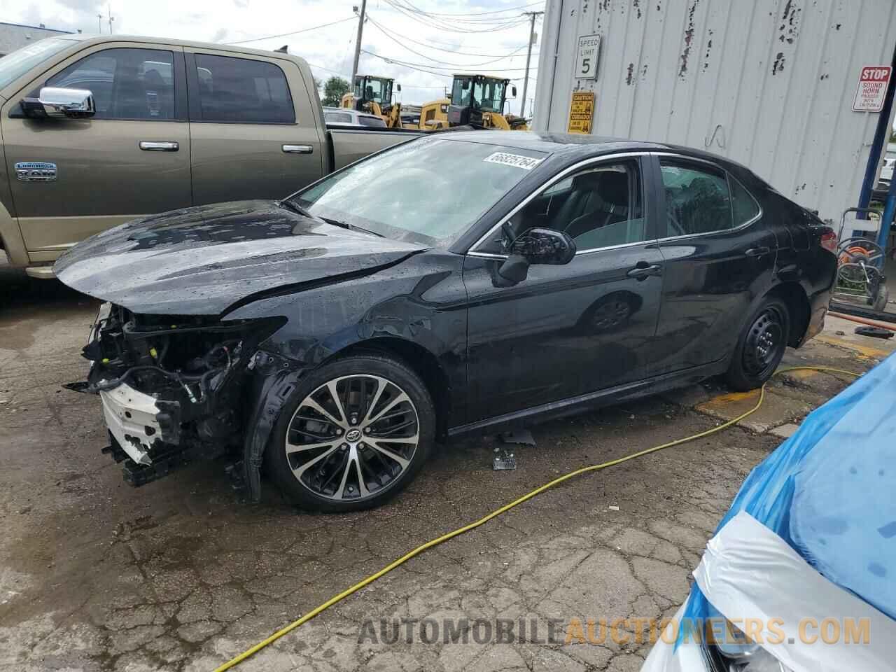 4T1B11HK9JU524402 TOYOTA CAMRY 2018