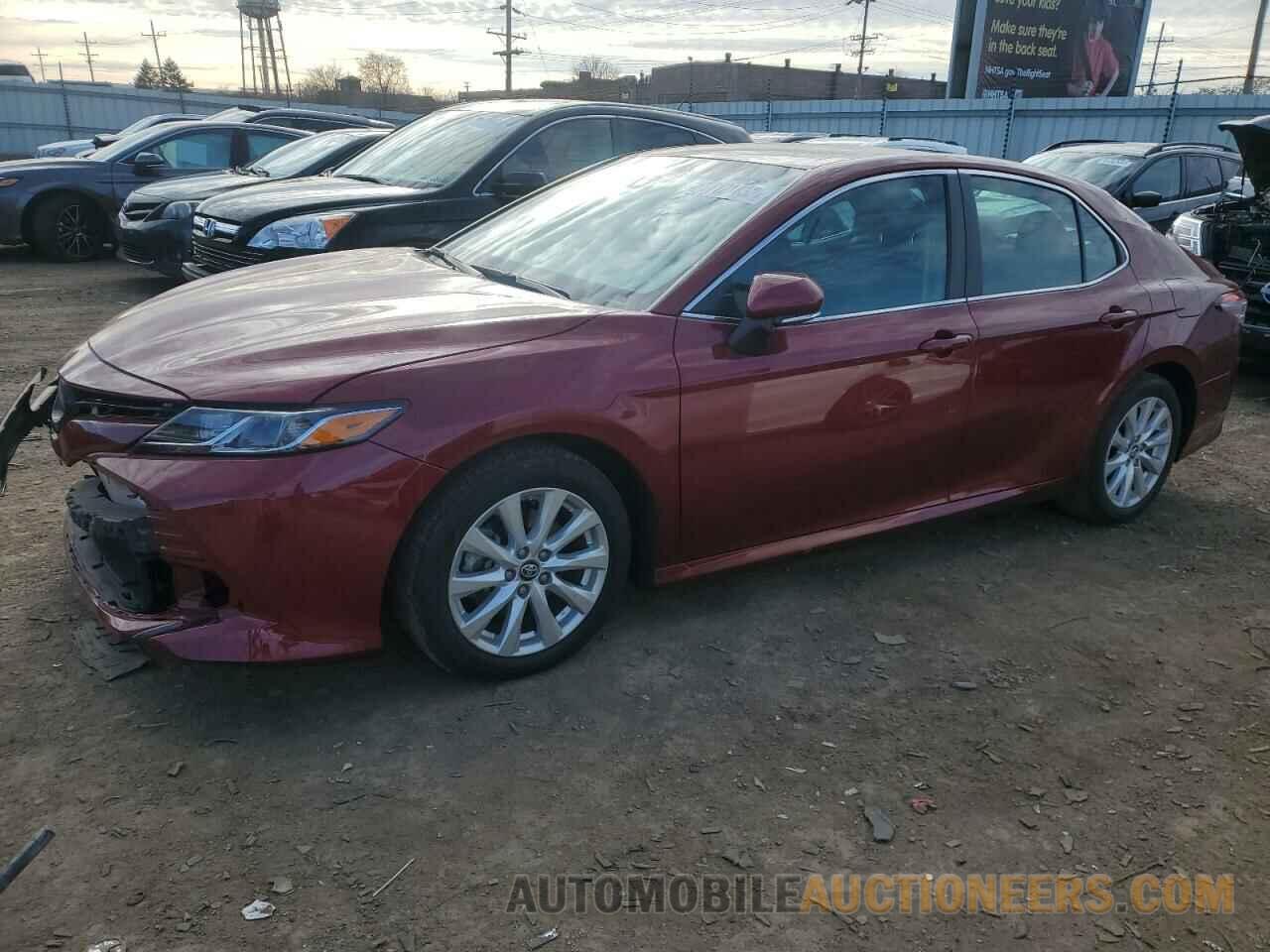 4T1B11HK9JU533164 TOYOTA CAMRY 2018