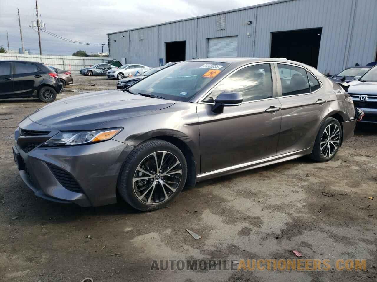 4T1B11HK9JU537702 TOYOTA CAMRY 2018