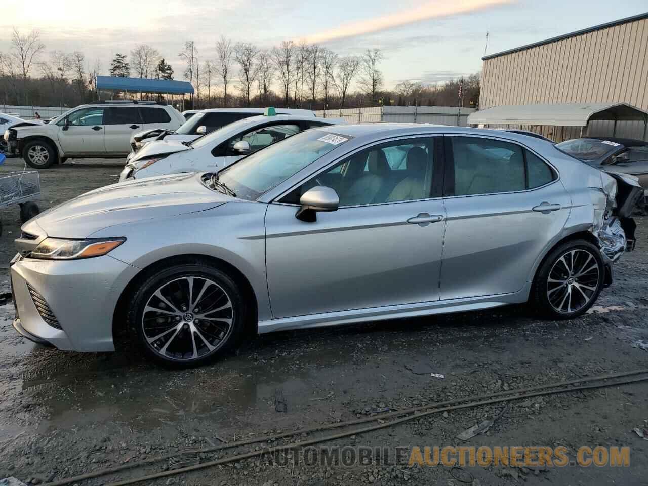 4T1B11HK9JU544584 TOYOTA CAMRY 2018