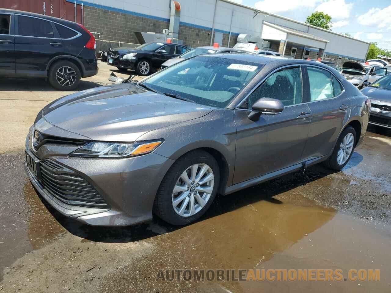 4T1B11HK9JU550580 TOYOTA CAMRY 2018