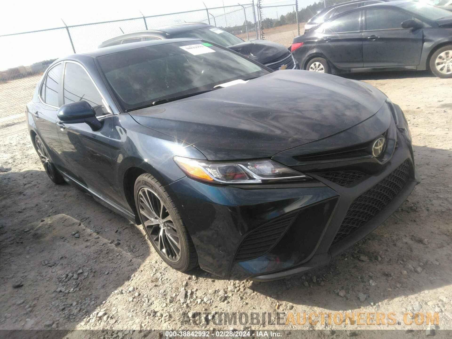 4T1B11HK9JU555083 TOYOTA CAMRY 2018