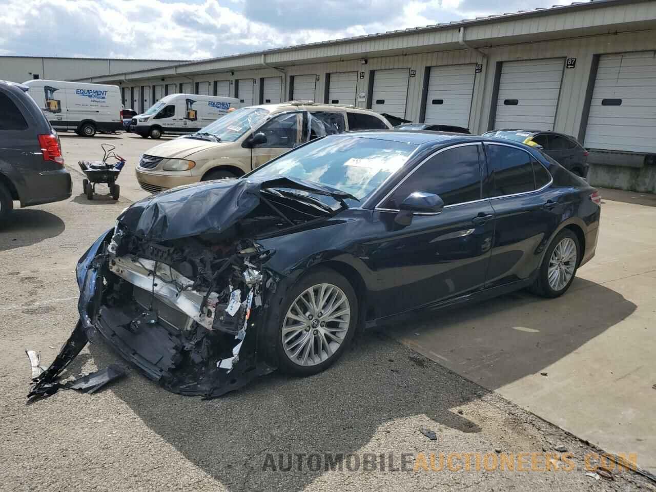 4T1B11HK9JU558582 TOYOTA CAMRY 2018