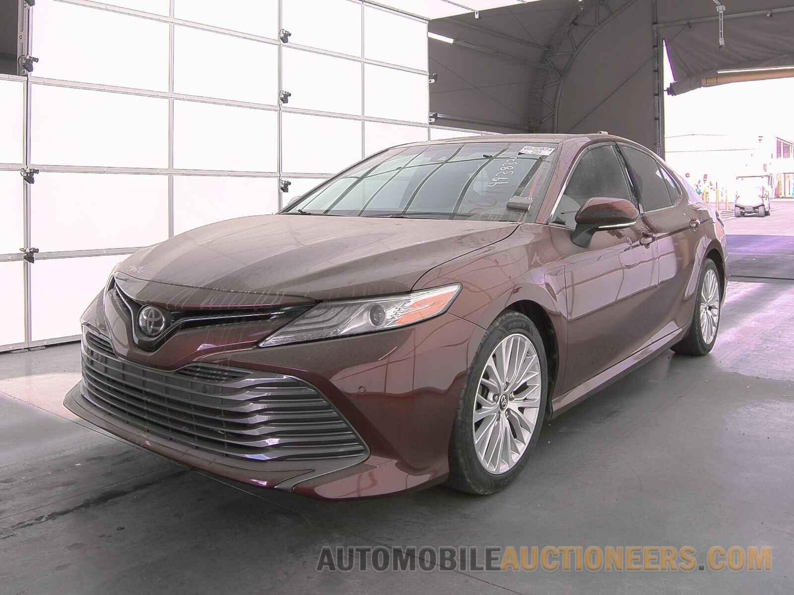 4T1B11HK9JU561028 Toyota Camry 2018