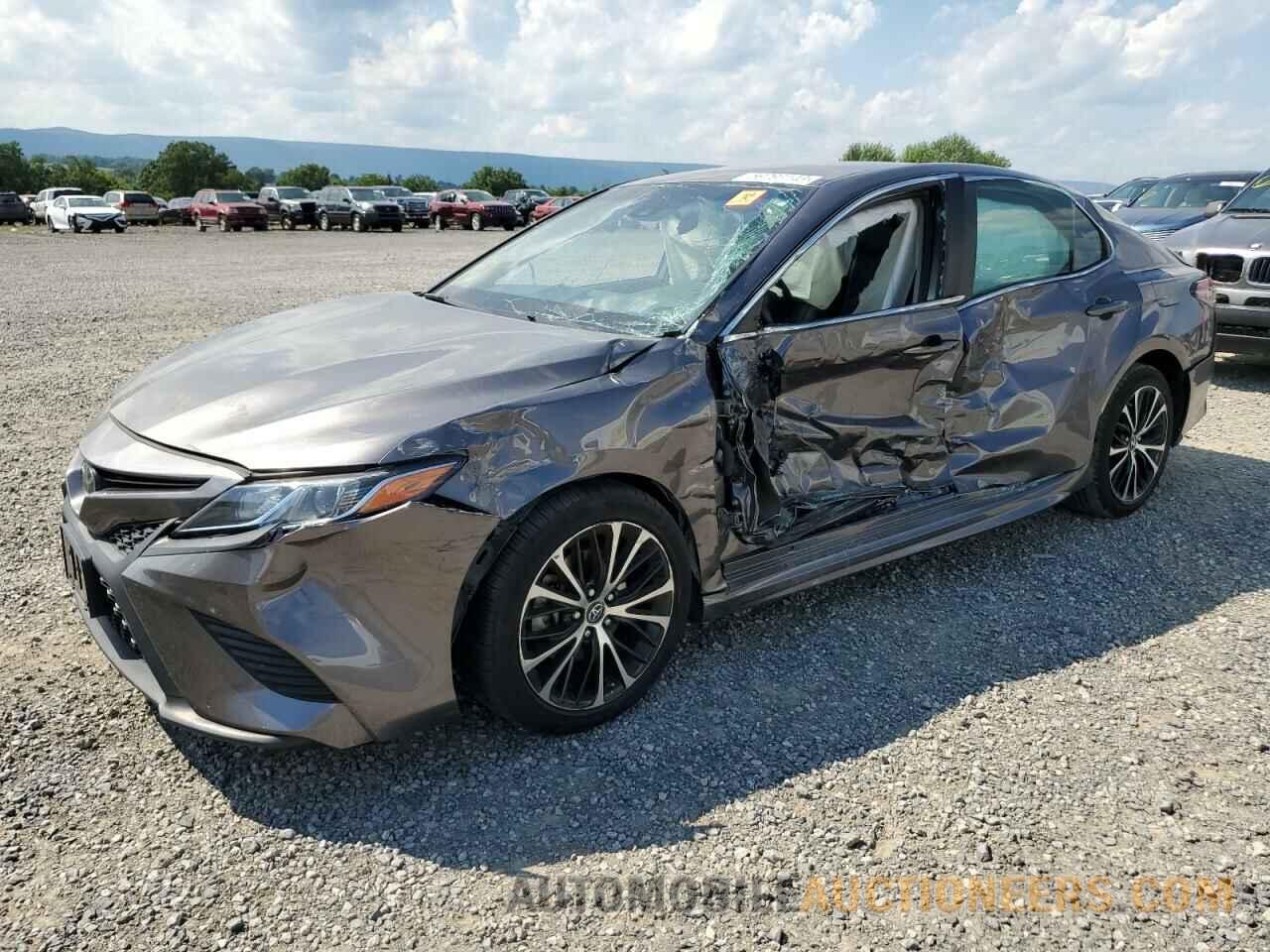 4T1B11HK9JU561157 TOYOTA CAMRY 2018