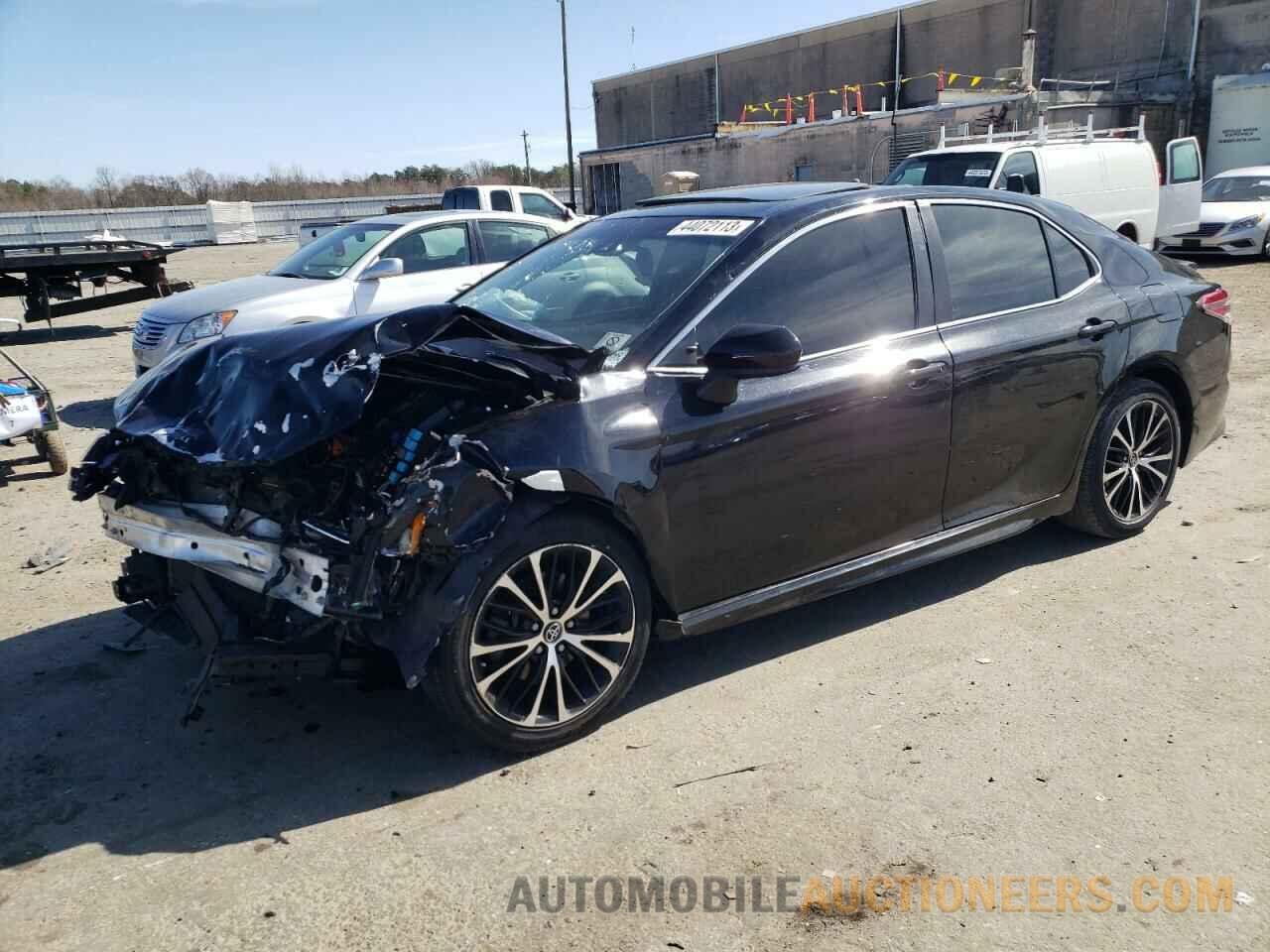 4T1B11HK9JU561160 TOYOTA CAMRY 2018