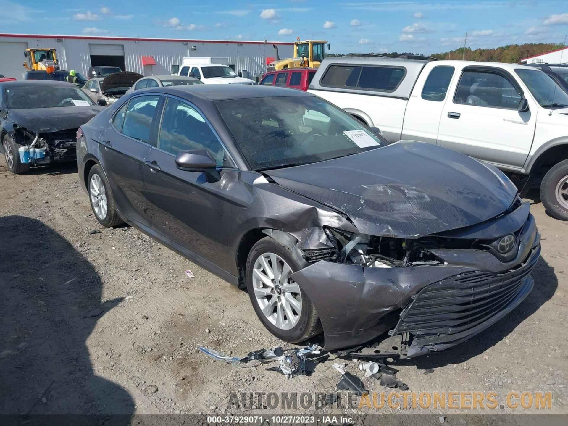 4T1B11HK9JU562325 TOYOTA CAMRY 2018