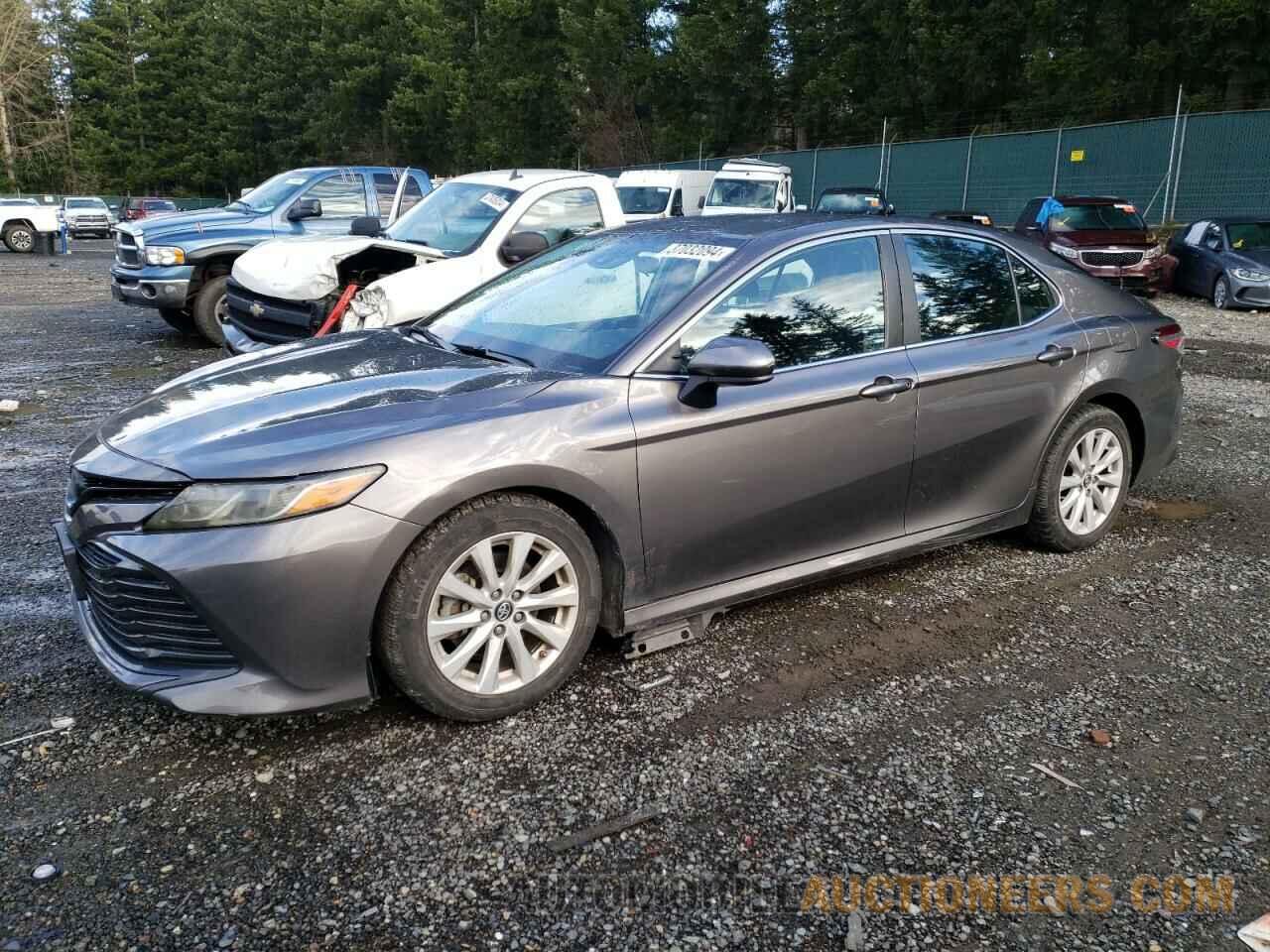 4T1B11HK9JU562387 TOYOTA CAMRY 2018