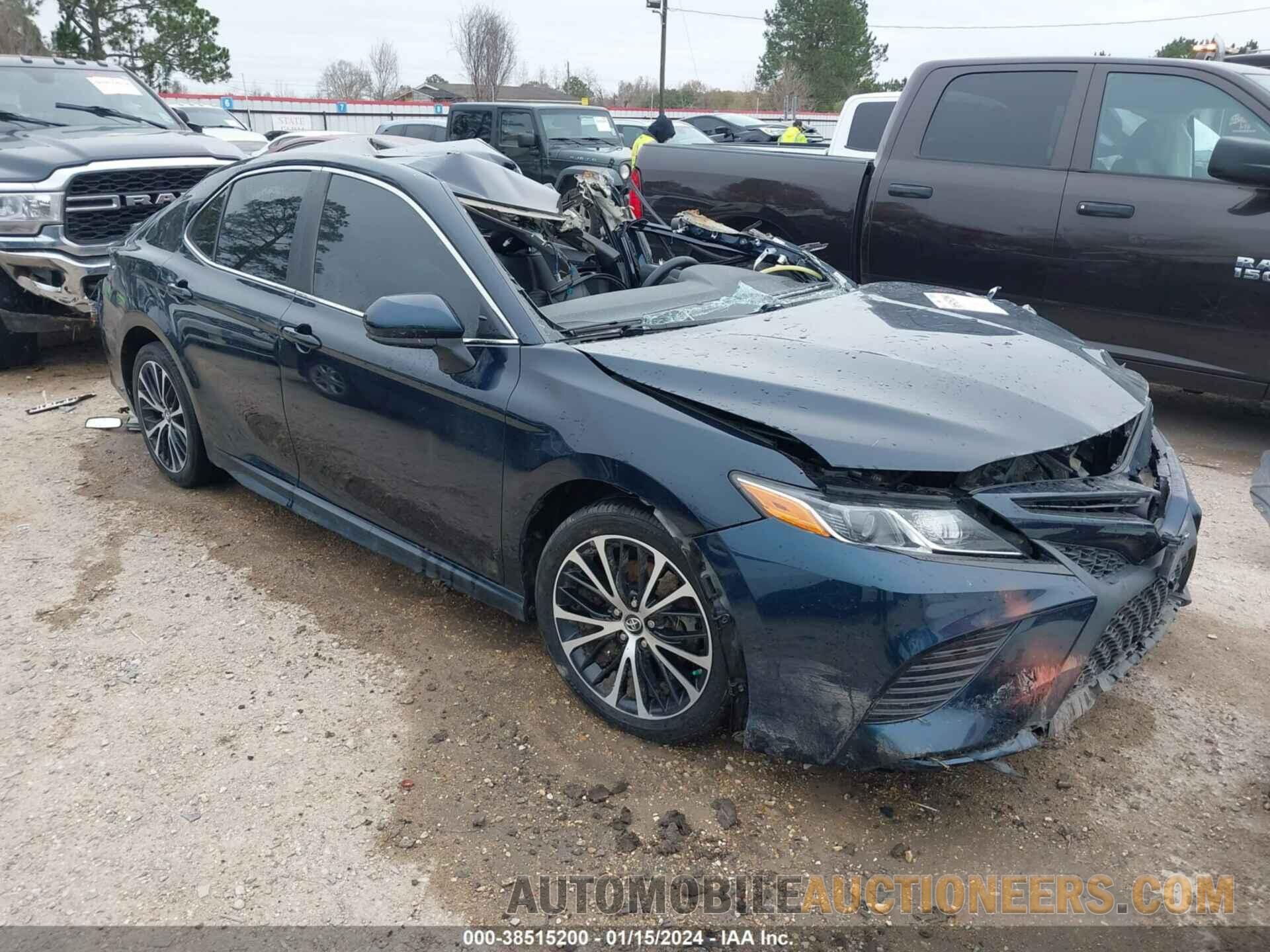 4T1B11HK9JU563135 TOYOTA CAMRY 2018