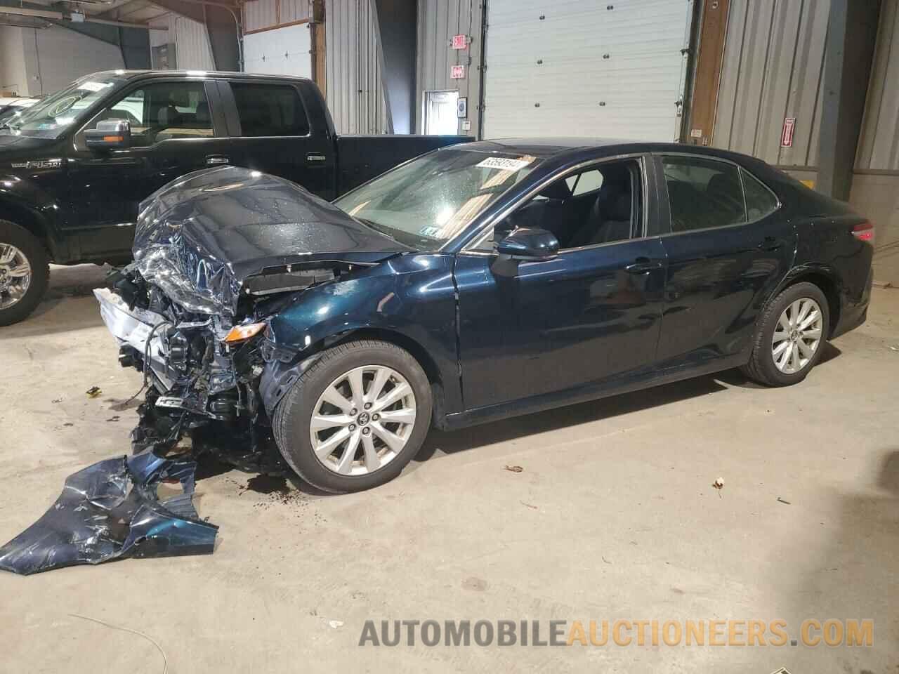 4T1B11HK9JU563183 TOYOTA CAMRY 2018