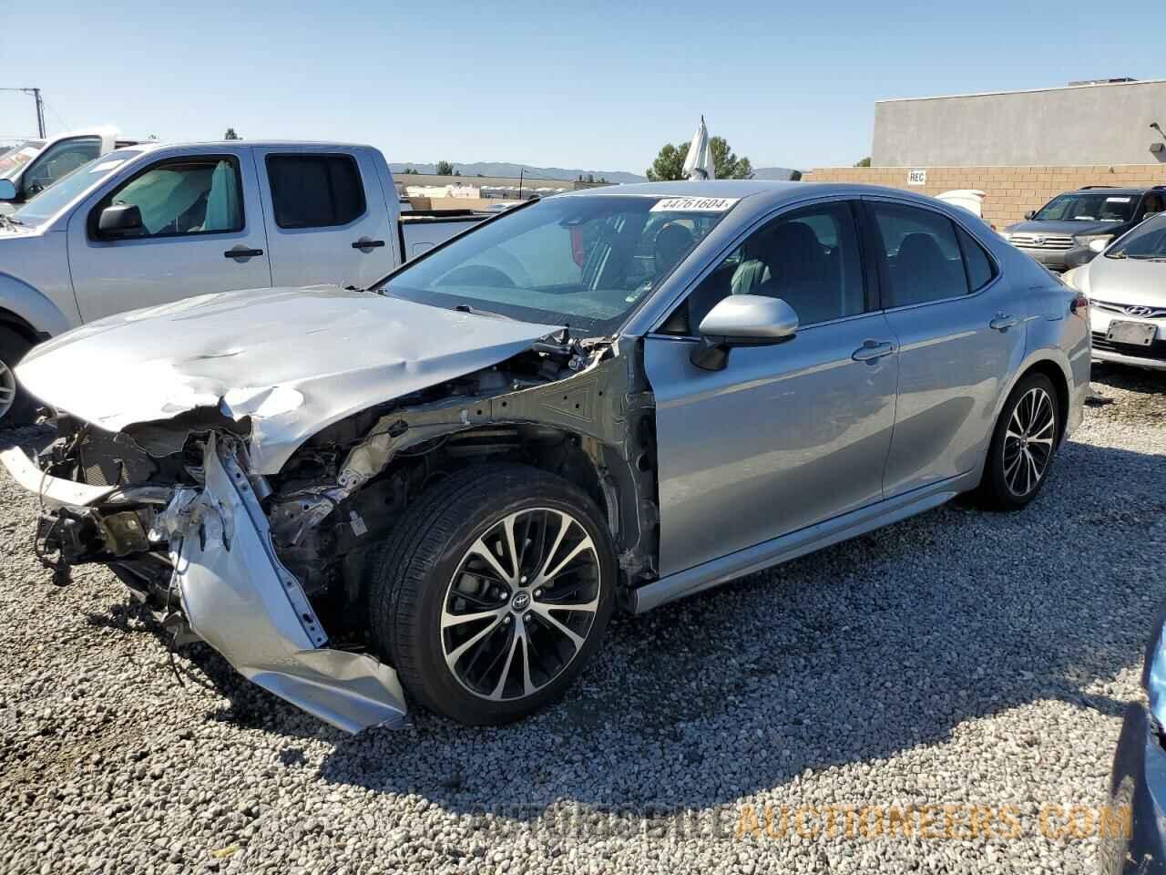 4T1B11HK9JU575463 TOYOTA CAMRY 2018