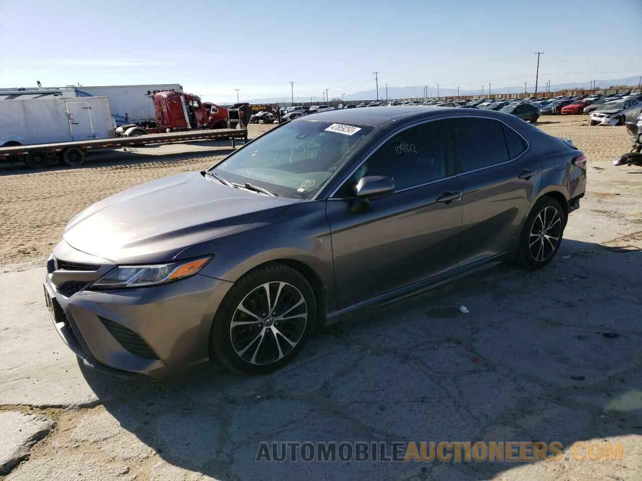 4T1B11HK9JU575981 TOYOTA CAMRY 2018