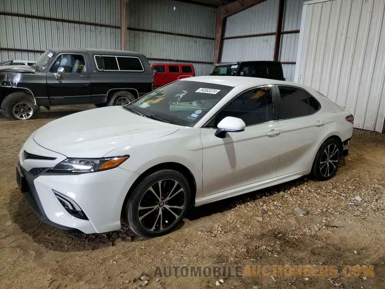 4T1B11HK9JU577035 TOYOTA CAMRY 2018