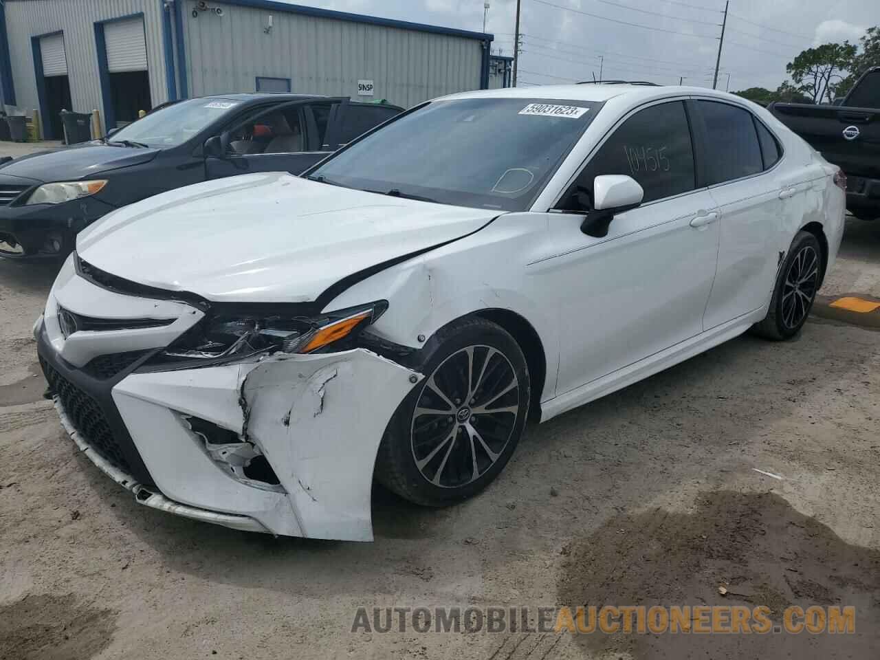 4T1B11HK9JU580307 TOYOTA CAMRY 2018