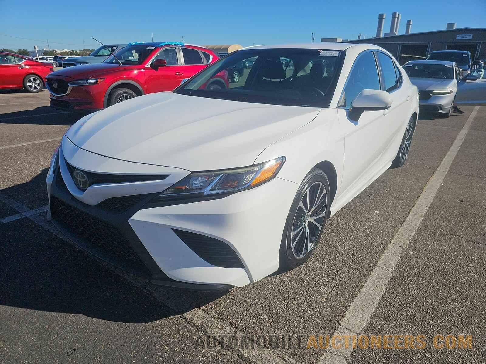 4T1B11HK9JU580369 Toyota Camry 2018