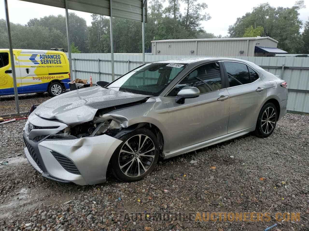 4T1B11HK9JU580517 TOYOTA CAMRY 2018