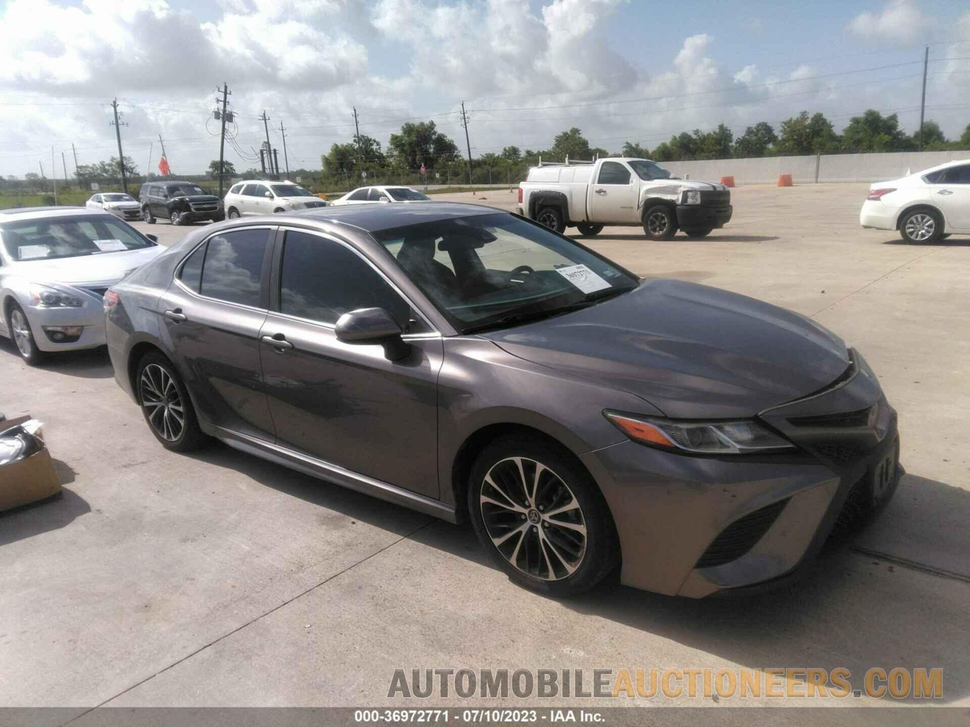 4T1B11HK9JU580999 TOYOTA CAMRY 2018